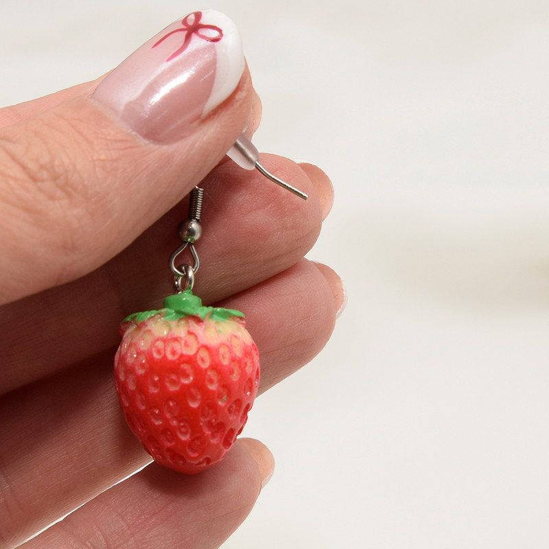 گوشواره دخترانه دلنار گالری مدل توت فرنگی تابستونی گوشواره دخترانه دلنار گالری مدل توت فرنگی تابستونی