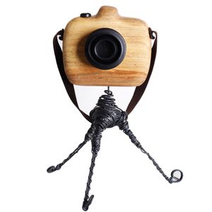 مجسمه چوبی کارکیا طرح دوربین عکاسی کد W18 همراه با پایه