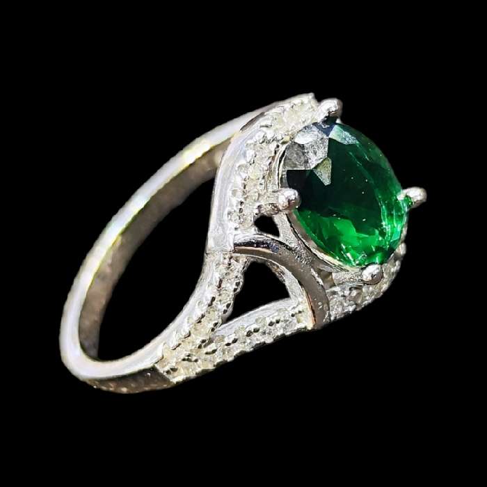 انگشتر نقره زنانه مدل سنگ زمرد کد 65 انگشتر نقره زنانه مدل سنگ زمرد کد 65