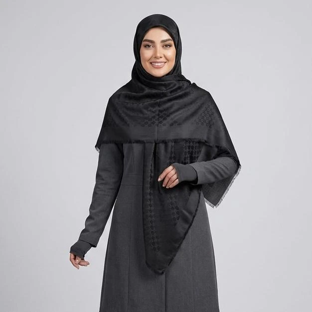 روسری زنانه مدل نخی ژاکارد دور ریش چهار فصل قواره بزرگ ۱۴۰ طرح زنجیری