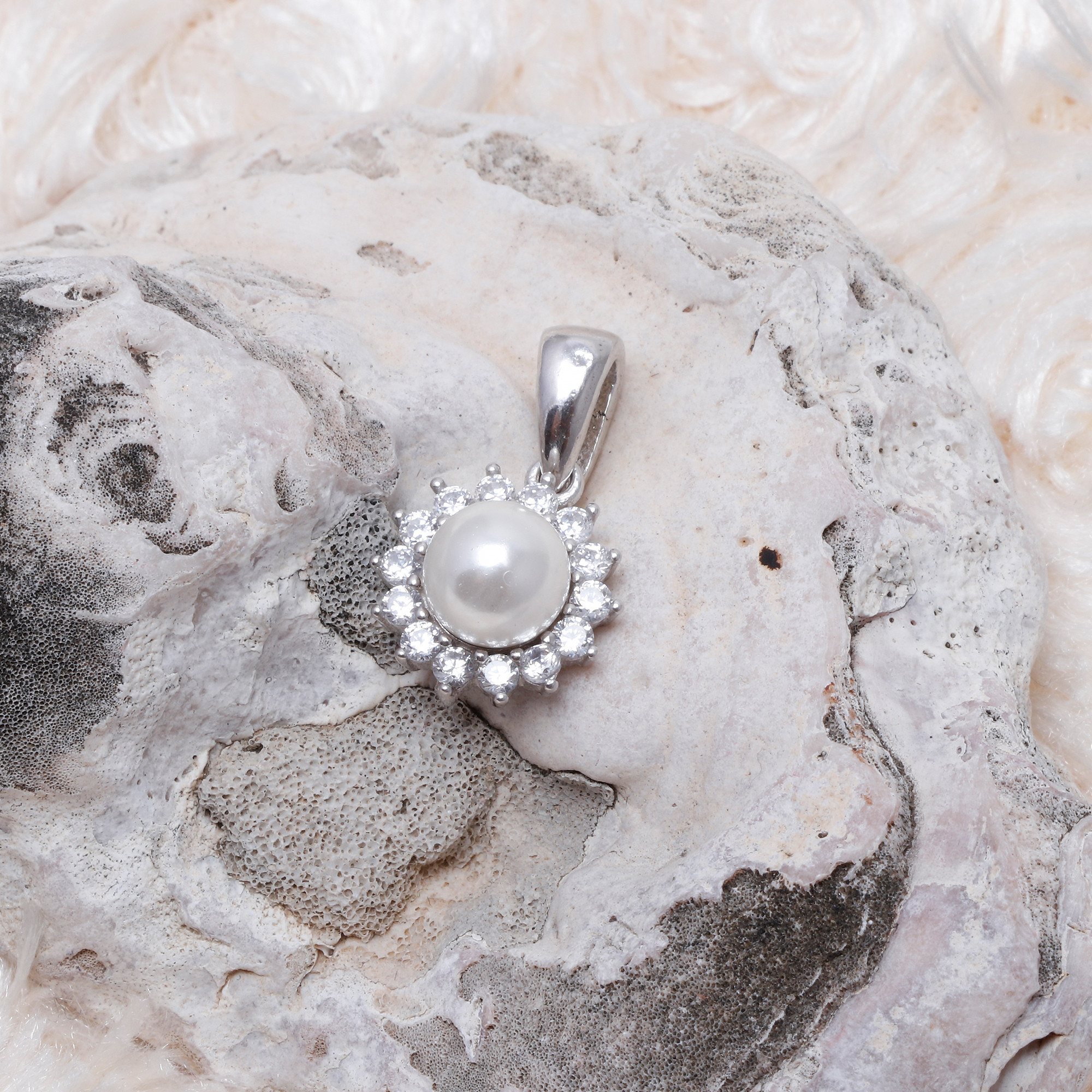 آویز گردنبند نقره زنانه مدل GTA-373 آویز گردنبند نقره زنانه مدل GTA-373