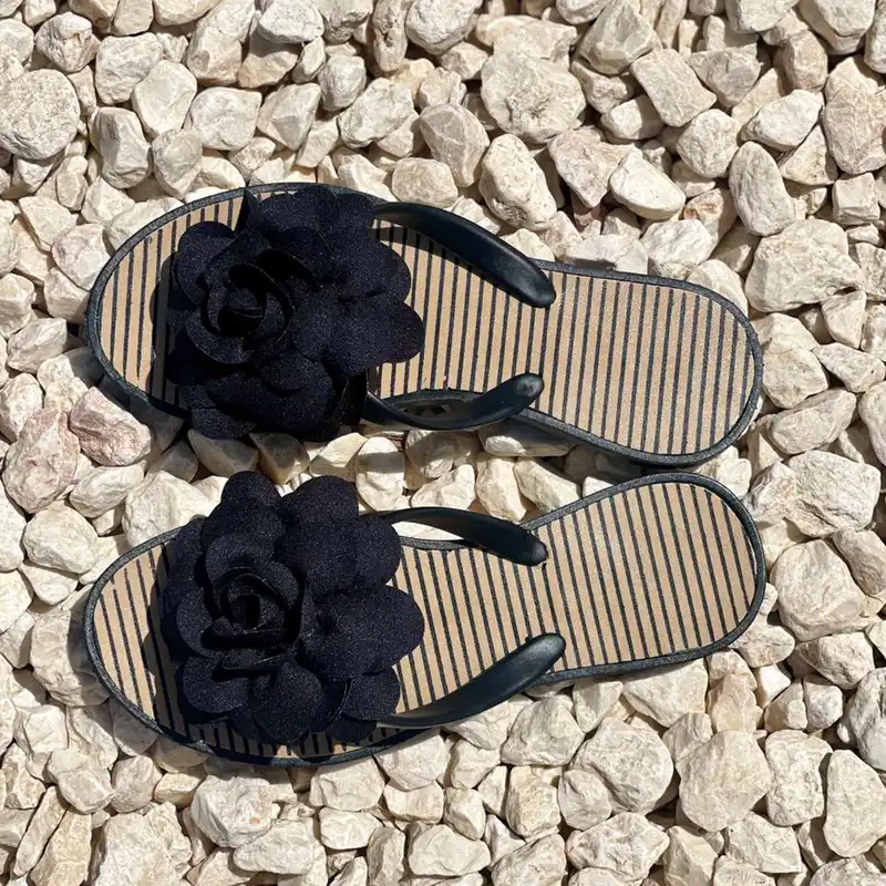 دمپایی لاانگشتی زنانه نیکتا مدل روژا گلدار