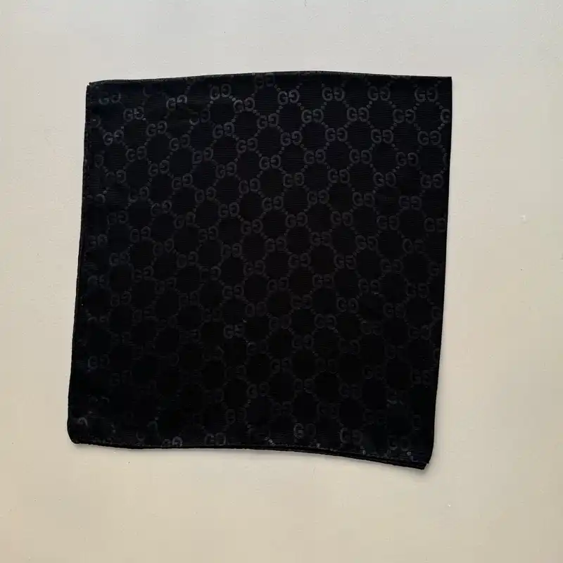 روسری زنانه مدل مینی اسکارف نخی لطیف مارک برجسته دنیز قواره ۷۵ کد ۴