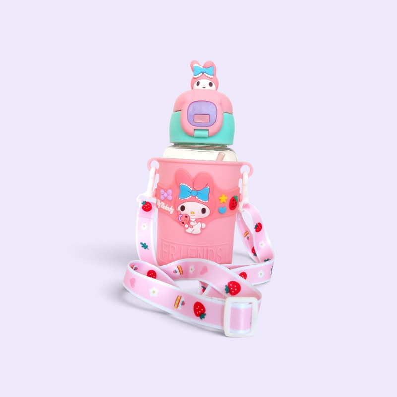 قمقمه کودک طرح My Melody با بند طرح توت فرنگی کد VT5297 گنجایش 0.55 لیتر