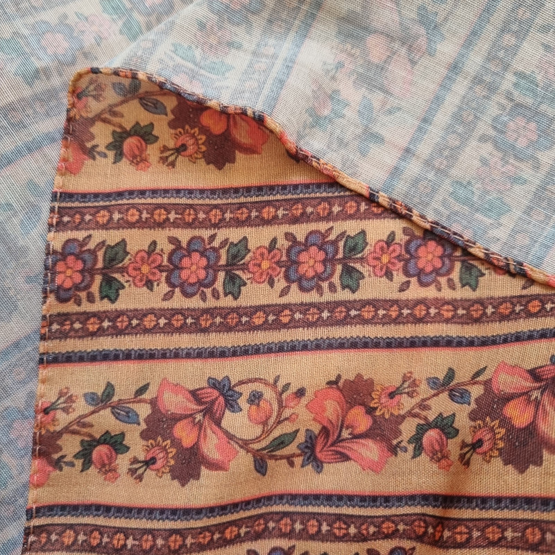 شال زنانه مدل گل دار