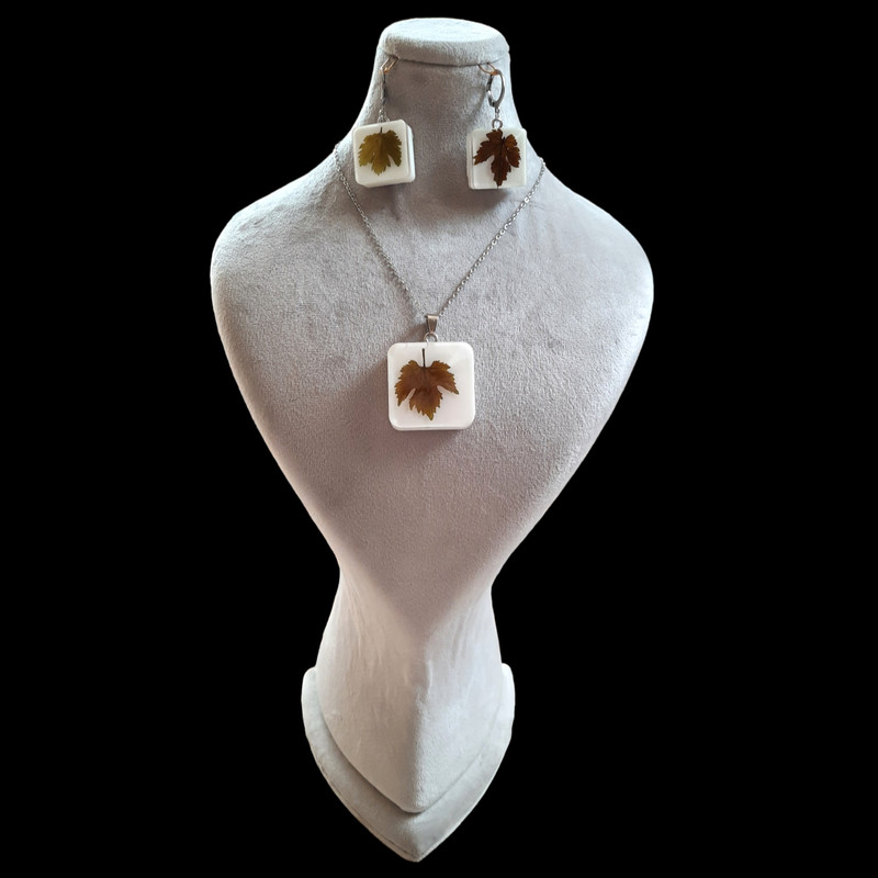 نیم ست زنانه مدل برگ پاییزی طبیعی شبتاب نیم ست زنانه مدل برگ پاییزی طبیعی شبتاب