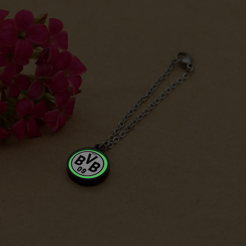 آویز ساعت زنانه ناکسیگو مدل شب تاب طرح دورتموند کد AW7226