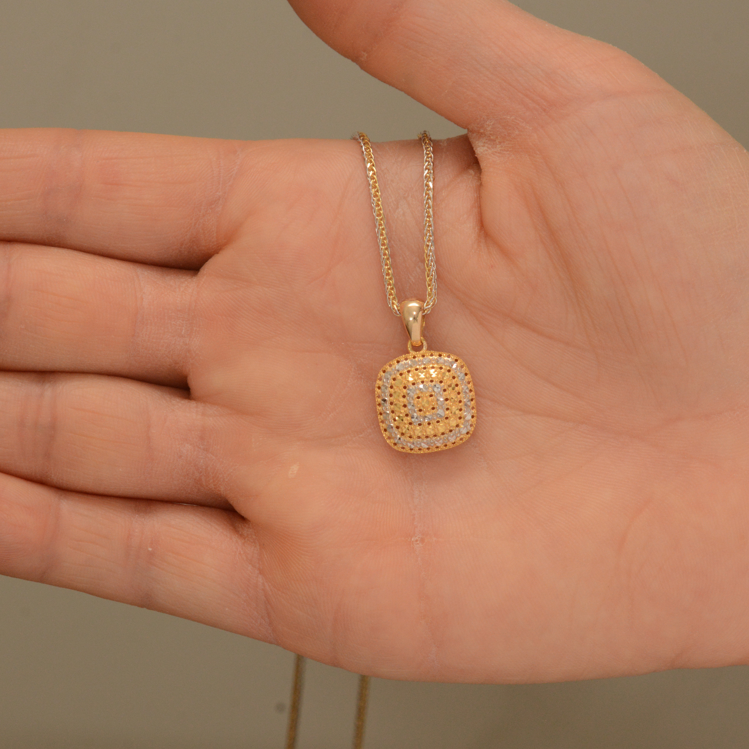 آویز گردنبند طلا 18 عیار زنانه طلای مستجابی مدل آوا مربعی کد 403010