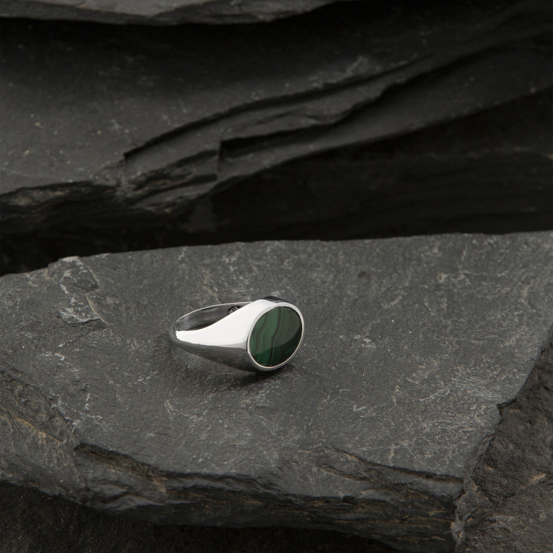 انگشتر نقره مردانه دلی جم مدل بیضی افقی سنگ مالاکیت طبیعی