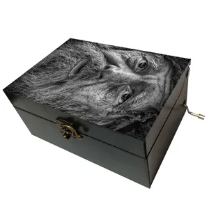 جعبه موزیکال مدل هندلی طرح پرتره پیرمرد کد T1029