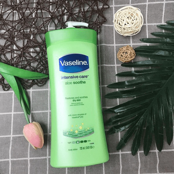 لوسیون بدن وازلین مدل Aloe Soothe حجم 725 میلی لیتر
