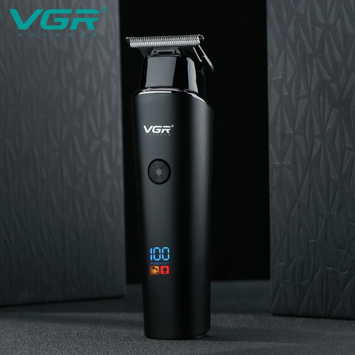 ماشین اصلاح موی سر و صورت وی جی ار مدل 937، اصلاح به صورت تریمر، منبع انرژی باتری قابل شارژ، تکنولوژی اصلاح به صورت برش مستقیم، اندازه اصلاح 0.5 میلی‌متری، مدت زمان شارژ 480 دقیقه و مدت زمان استفاده پس از شارژ 500 دقیقه، دارای نمایشگر دیجیتال و حالت توربو -  - 3