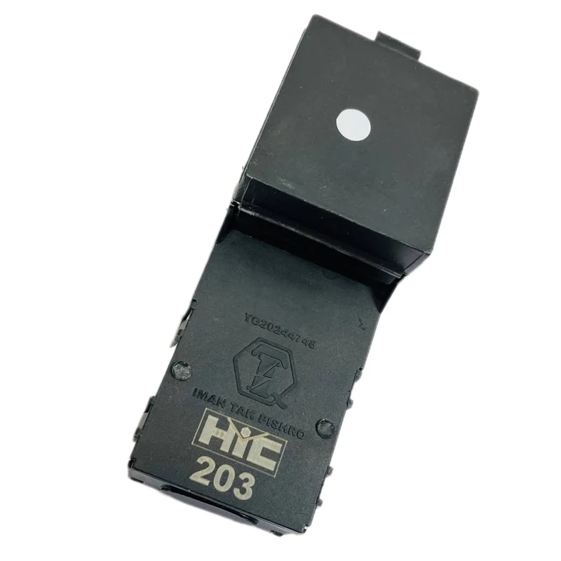 جعبه فیوز کالسکه ای اچ آی سی مدل 6 فیوز کد 8216 مناسب برای پژو 405