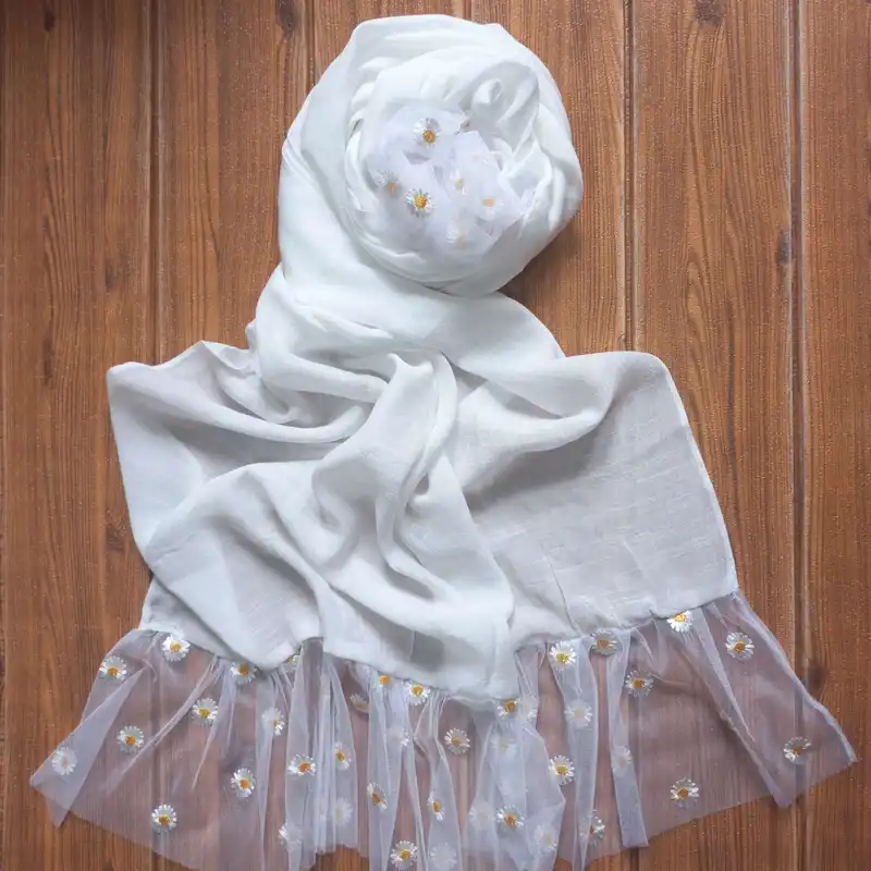 شال زنانه مدل حاشیه چیندار بابونه