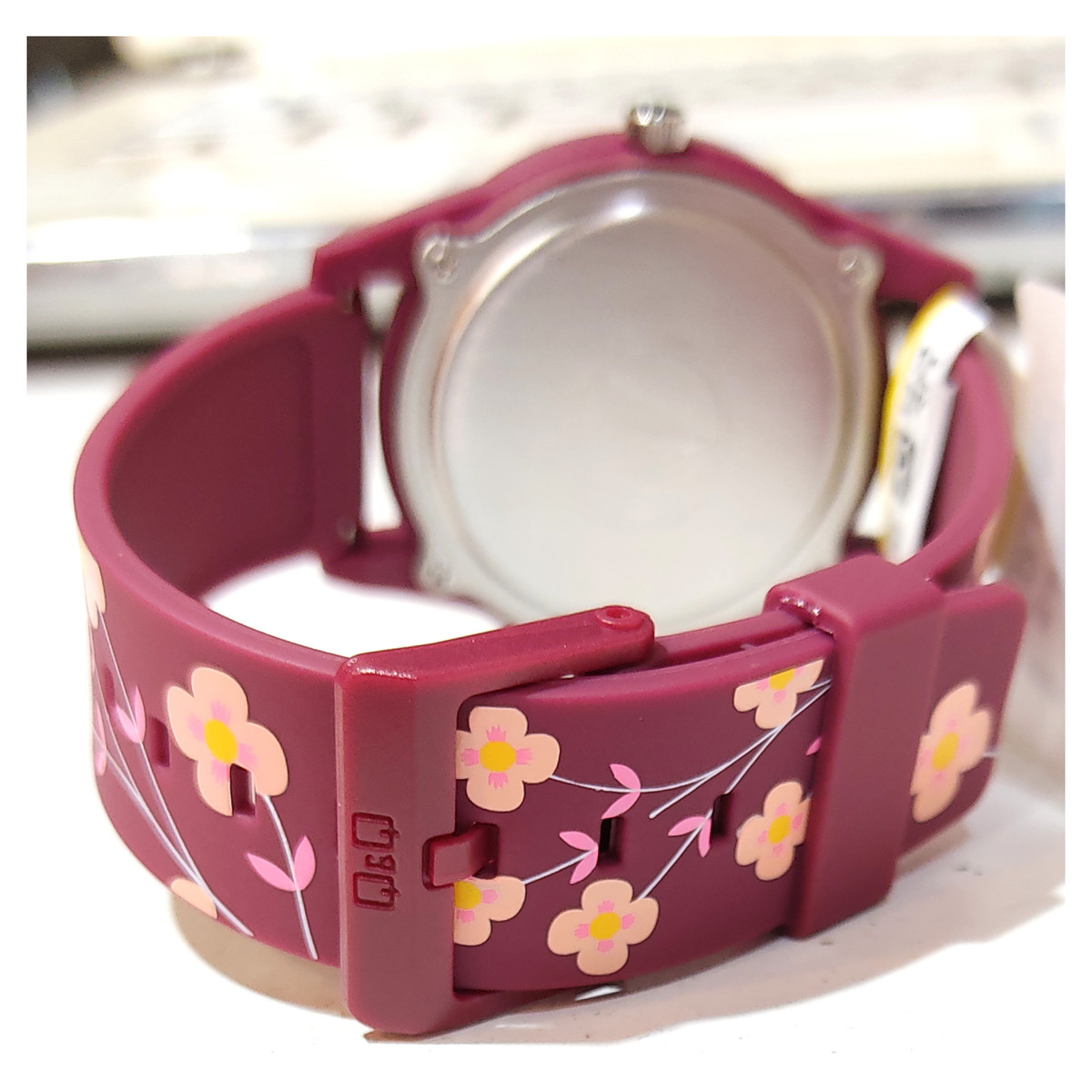 ساعت مچی عقربه ای زنانه کیو اند کیو مدل V08A-002VY ساعت مچی عقربه ای زنانه کیو اند کیو مدل V08A-002VY