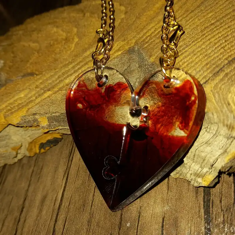 گردنبند مدل قلب رزینی P01