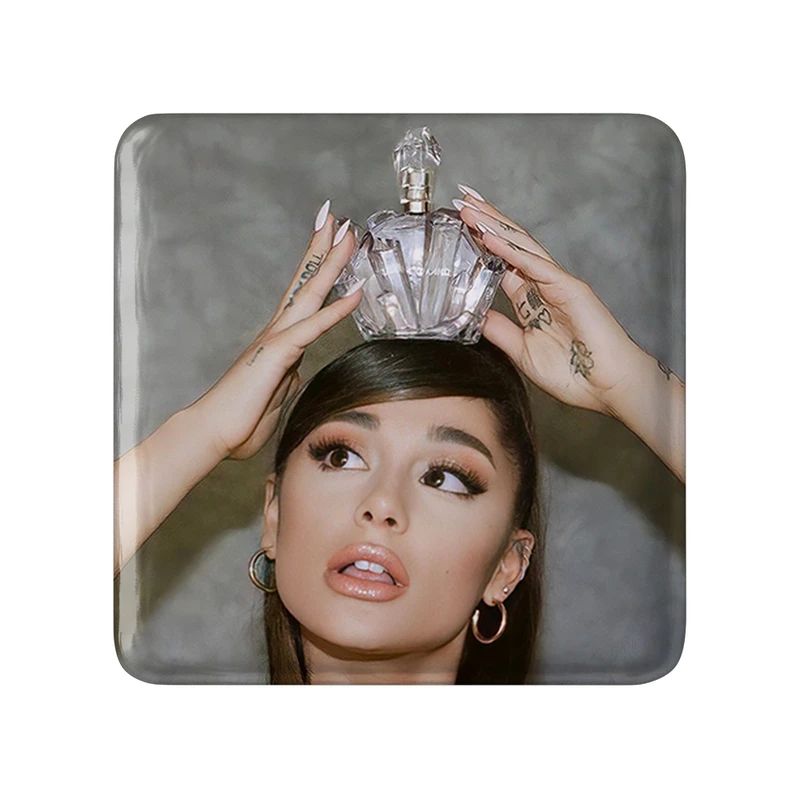 مگنت خندالو طرح آریانا گرانده Ariana Grande  مدل مربعی کد 19084