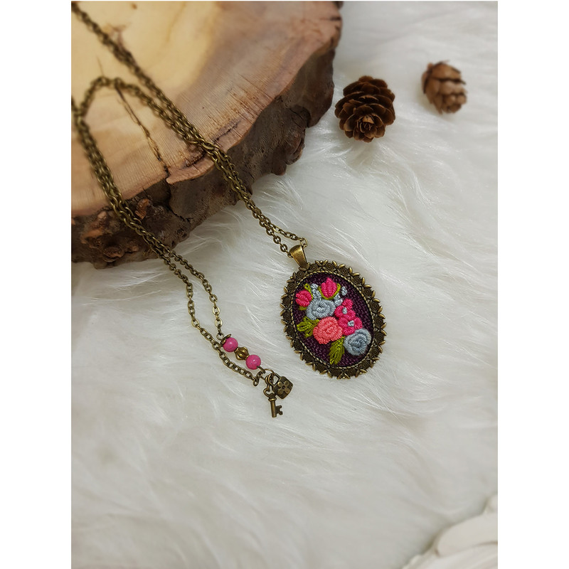 گردنبند دخترانه مدل گلدوزی کد 110