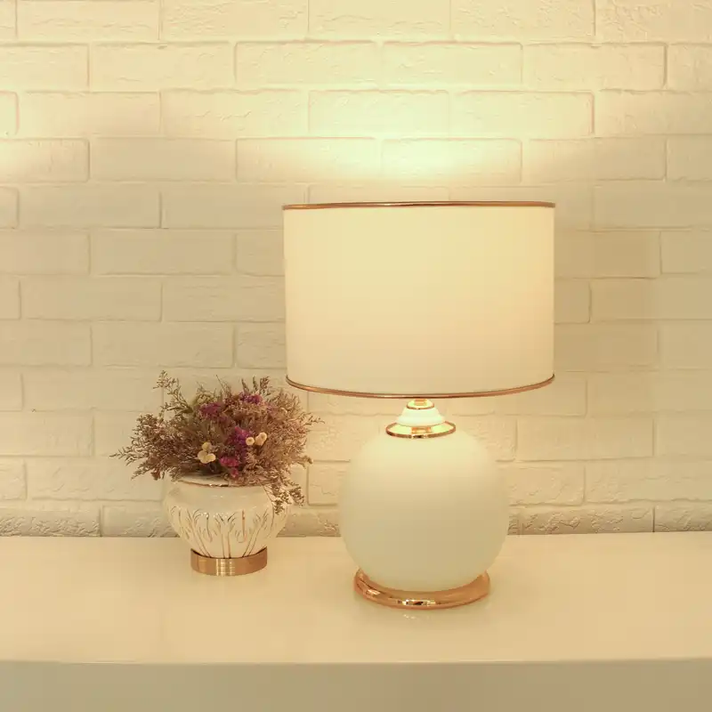 آباژور رومیزی مدل شیشه ای آسرین A004