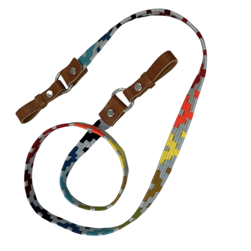 بند عینک مدل سنتی طرح گلیمی همراه با اتصالات چرم طبیعی کد ۰۱۲