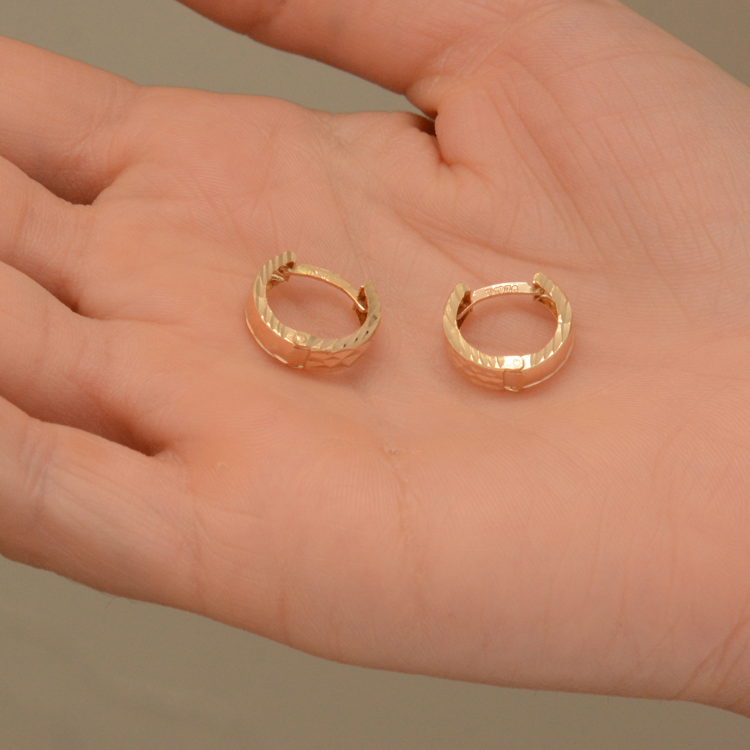 گوشواره طلا 18 عیار زنانه طلای مستجابی مدل حلقه ای کد 6702