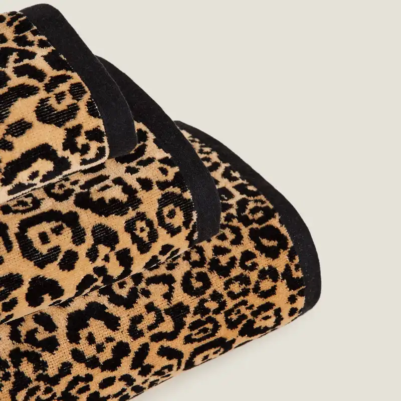 حوله دست و صورت زارا هوم مدل VELOUR LEOPARD کد 091 سایز 50x90 سانتی متر