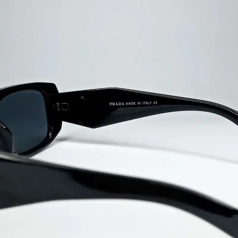 عینک آفتابی  مدل دسته سه بعدی