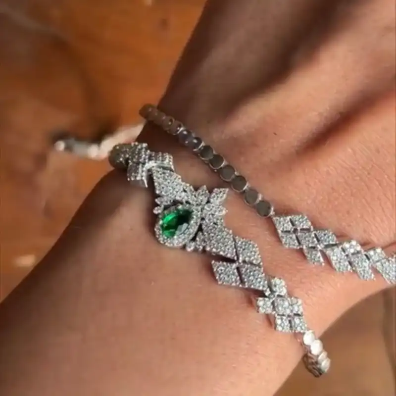 نیم ست نقره زنانه مدل اشک نگین زمرد کد BF 17