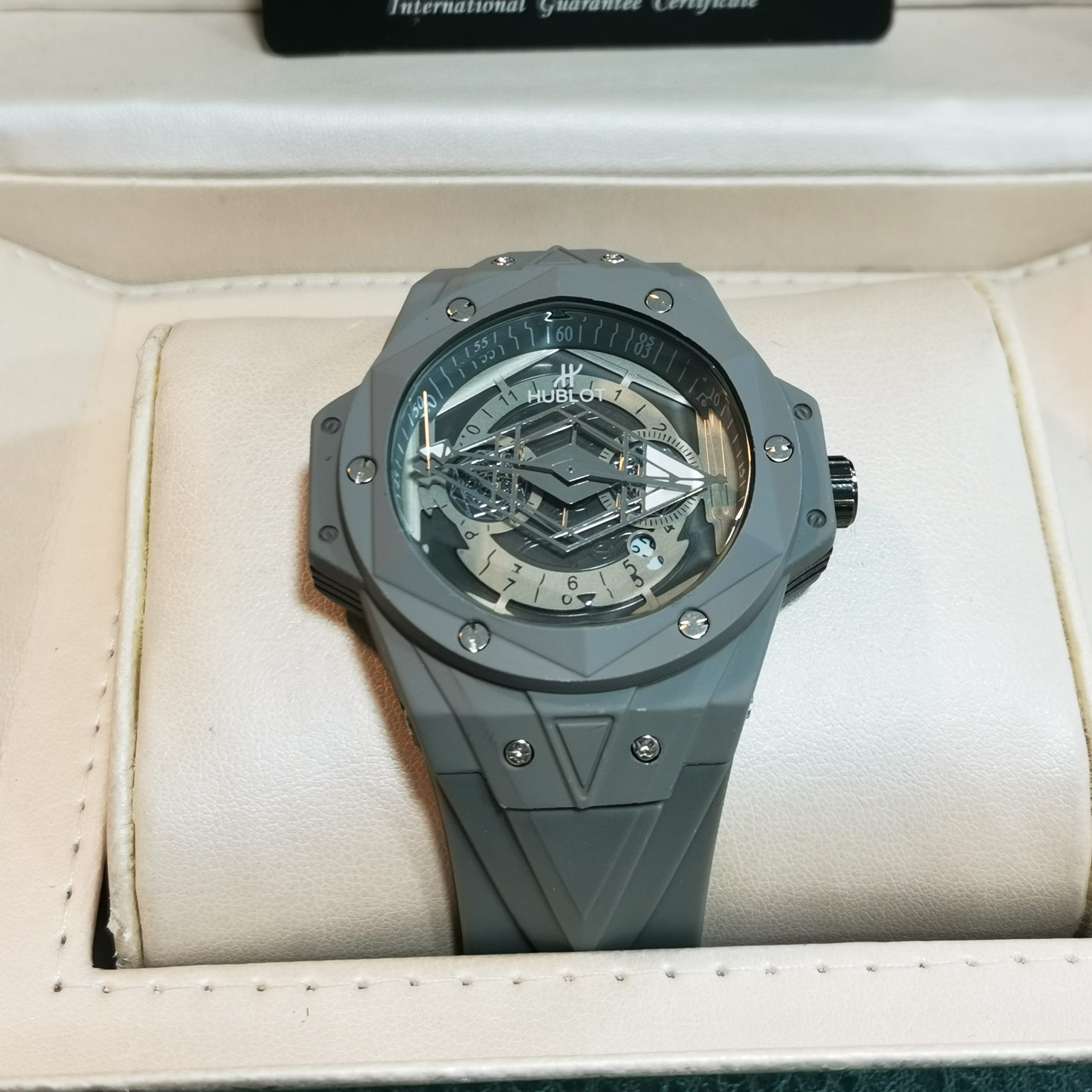 ساعت مچی عقربه‌ای