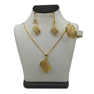 نیم ست طلا 18 عیار زنانه مدل ریناس