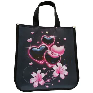 ساک دستی مدل دکمه‌ای طرح قلب و گل