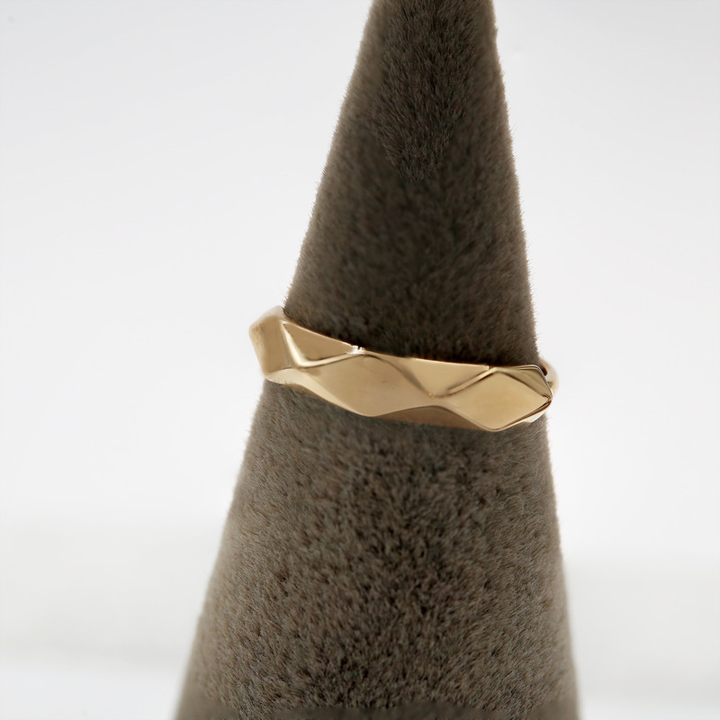 انگشتر طلا 18 عیار زنانه الی گالری مدل کندو نیمه سایز 53