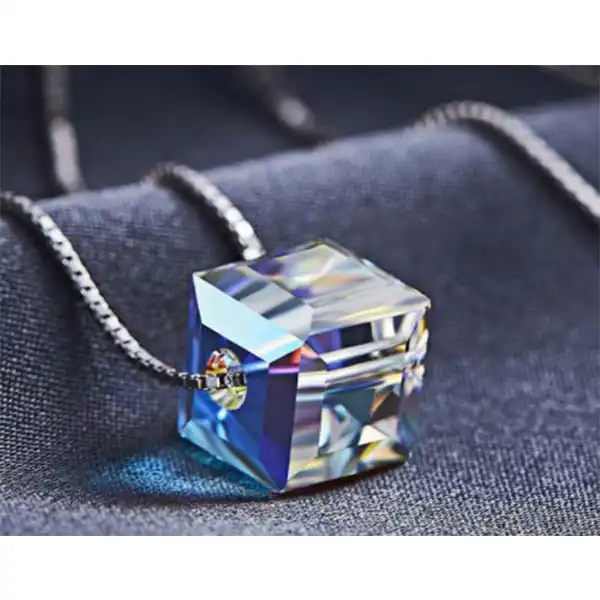گردنبند نقره زنانه سواروسکی مدل مکعب کد 1