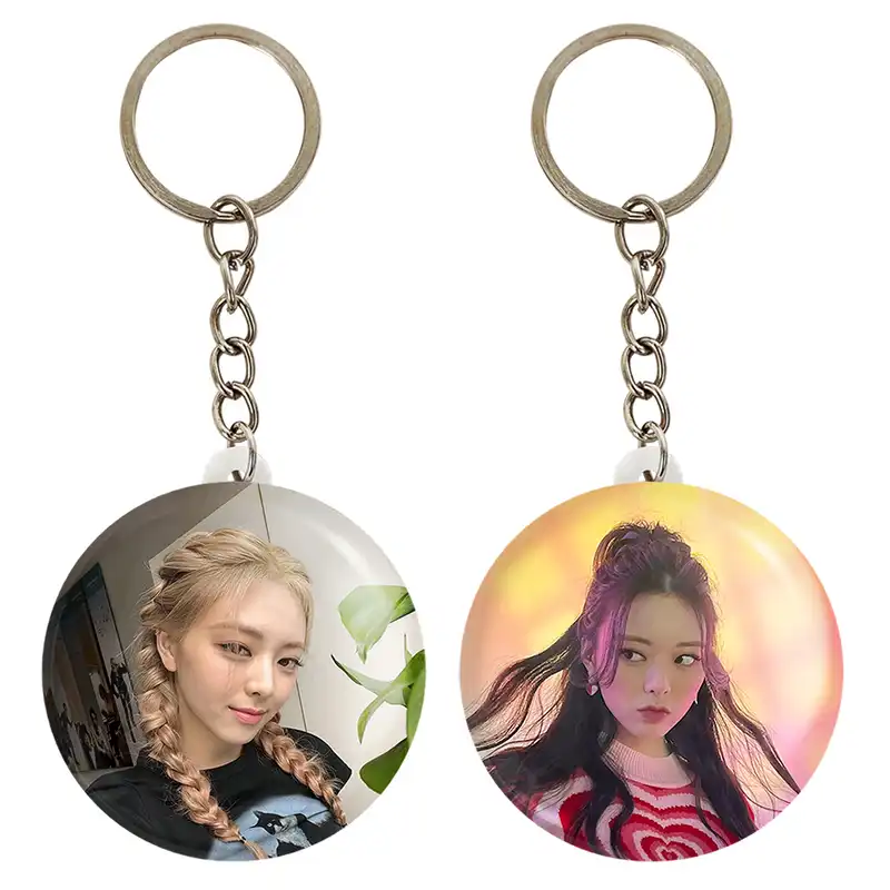 جاکلیدی خندالو مدل یونا گروه ایتزی ITZY کد 2021920215 مجموعه 2 عددی