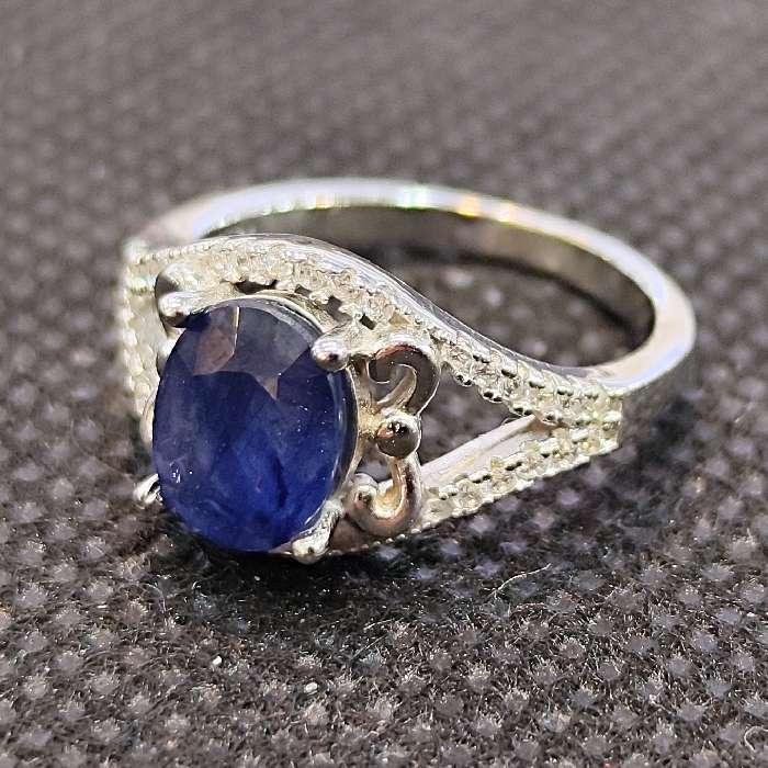 انگشتر نقره زنانه مدل سنگ یاقوت کبود آفریقایی کد 357 انگشتر نقره زنانه مدل سنگ یاقوت کبود آفریقایی کد 357