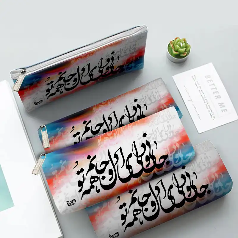 جامدادی مستر راد مدل تایپو گرافی طرح خط شکسته نستعلیق کد fiory 2043