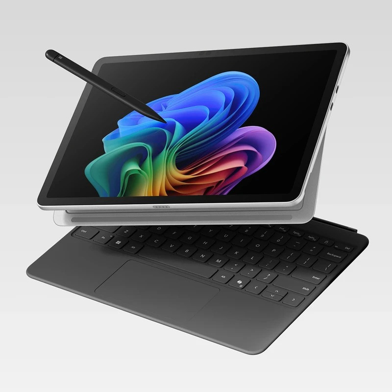 تبلت 12 اینچی مایکروسافت مدل Surface Pro-Snapdragon X Plus ظرفیت 256 گیگابایت و رم 16 گیگابایت به همراه کیبورد سرفیس پرو و قلم Slim pen 2