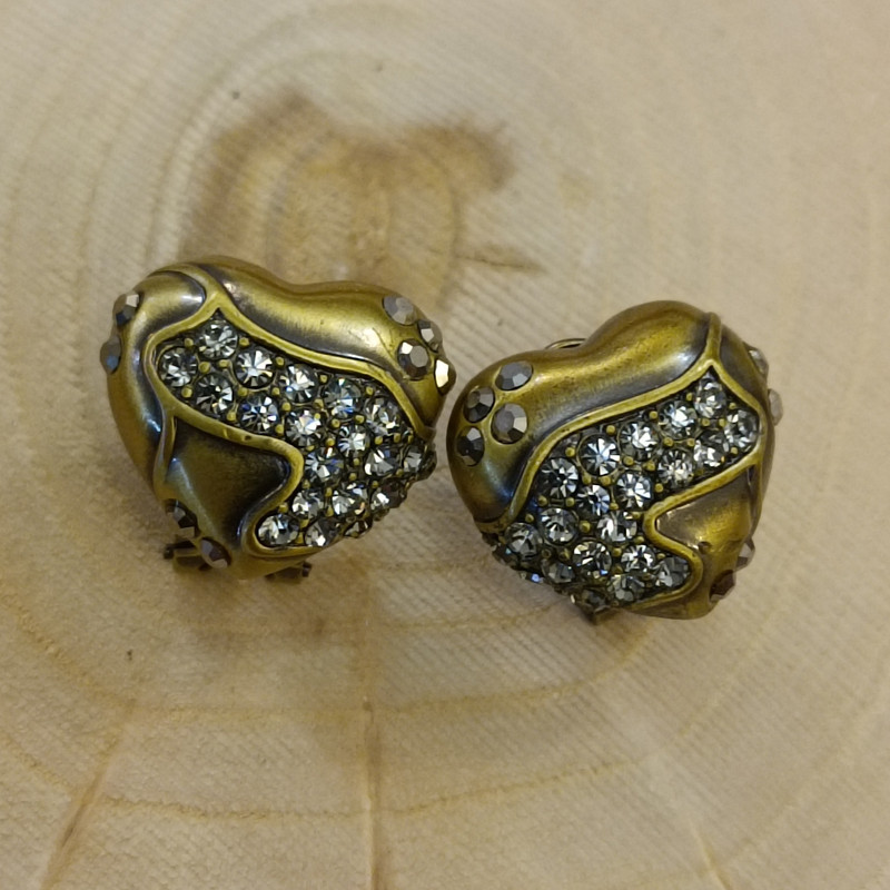 گوشواره زنانه مدل قلب نگین دار