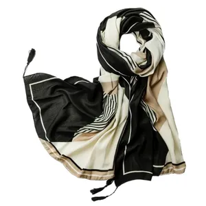 شال زنانه مدل منگوله دار