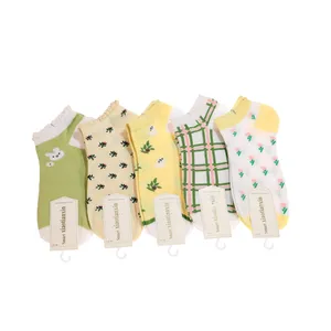 جوراب دخترانه مدل فانتزی کد 01040 بسته 5 عددی