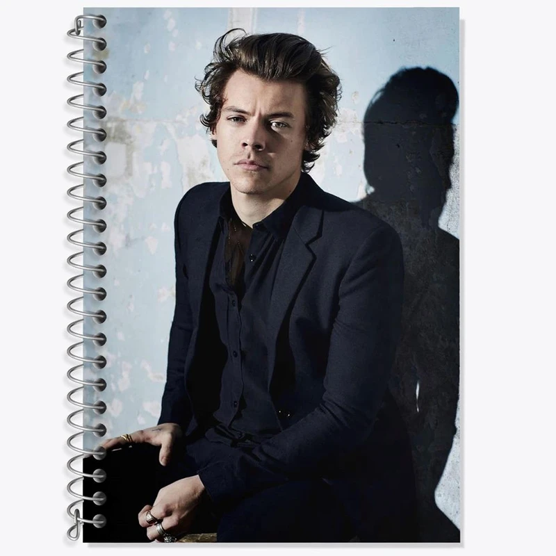 دفتر زبان 50 برگ خندالو مدل سه خط طرح هری استایلز گروه موسیقی وان دایرکشن One Direction کد 18898