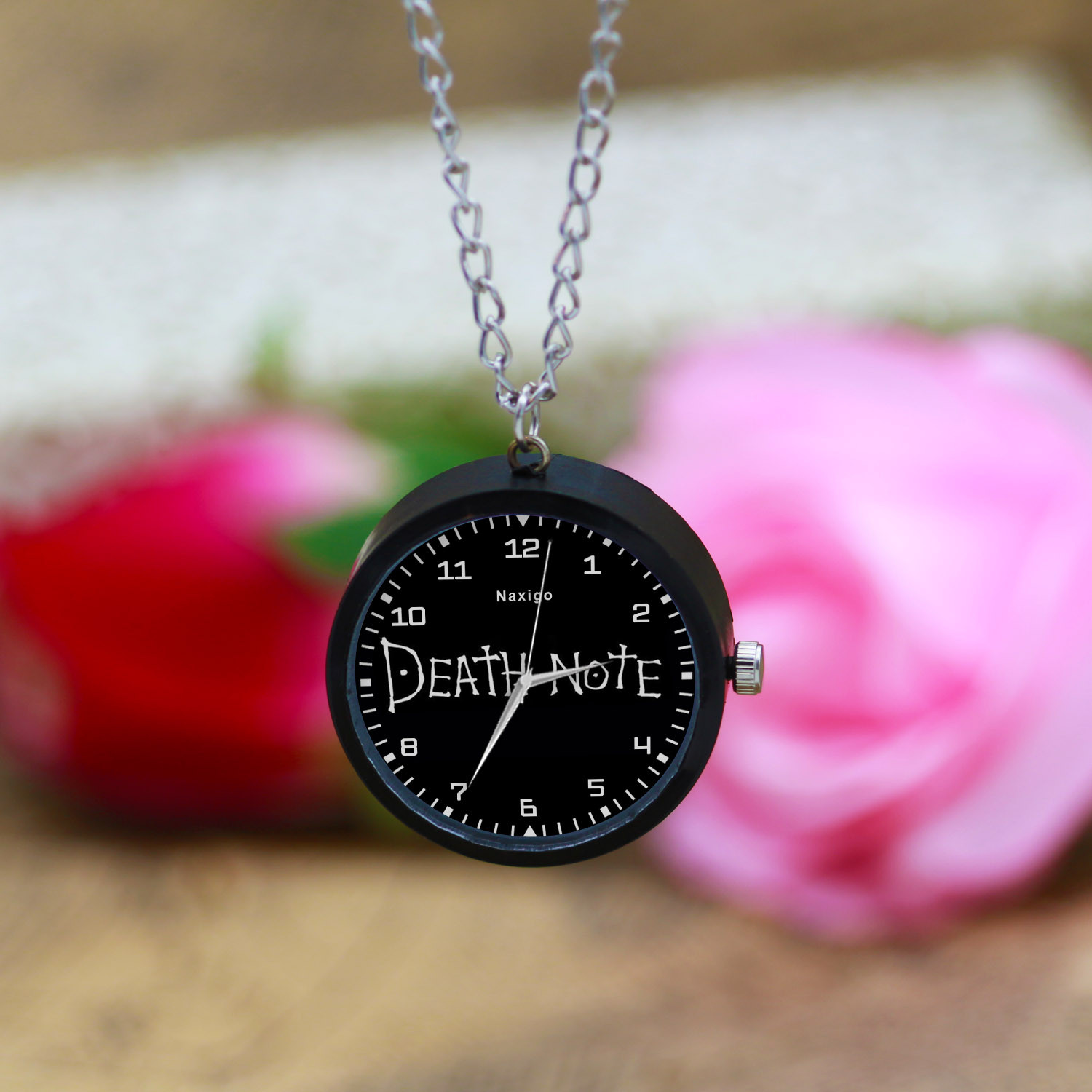 ساعت گردنبندی عقربه ای ناکسیگو مدل Death Note کد NF11813 ساعت گردنبندی عقربه ای ناکسیگو مدل Death Note کد NF11813