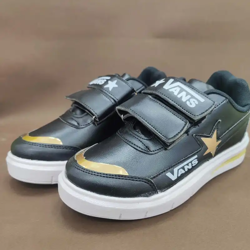 کفش مخصوص پیاده روی بچگانه مدل 2025 dg