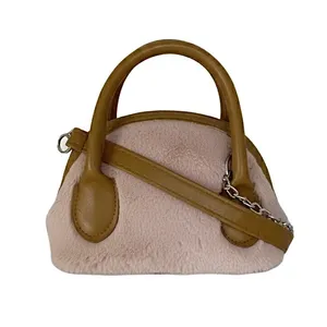 کیف دوشی زنانه مدل پشمالو