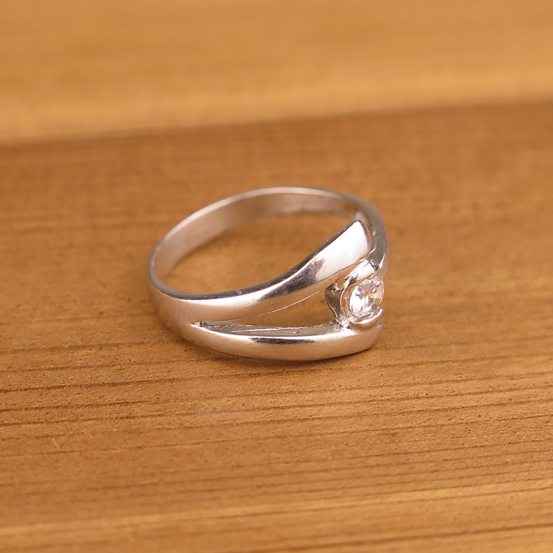 انگشتر نقره زنانه لیردا مدل تک نگین ri925