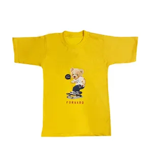 تی شرت آستین کوتاه پسرانه مدل خرس اسکیتی رنگ خردلی