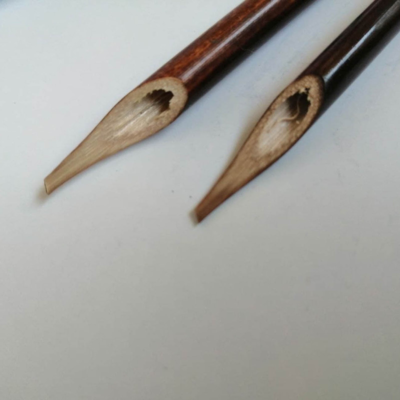 قلم خوشنویسی ساقی مدل چلیپا تراشیده دزفولی مجموعه 2 عددی به همراه قلمدان قلم خوشنویسی ساقی مدل چلیپا تراشیده دزفولی مجموعه 2 عددی به همراه قلمدان