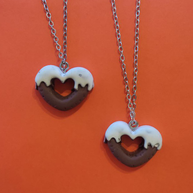 گردنبند دخترانه مدل عروسکی طرح دونات گردنبند دخترانه مدل عروسکی طرح دونات