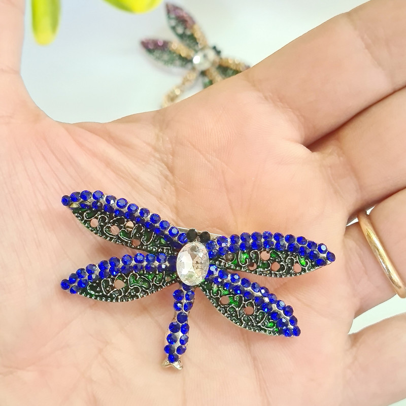 گل سینه زنانه مدل سنجاقک نگین دار کد brg 777