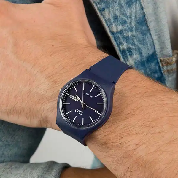 ساعت مچی عقربه ای کیو اند کیو مدل a212j012y